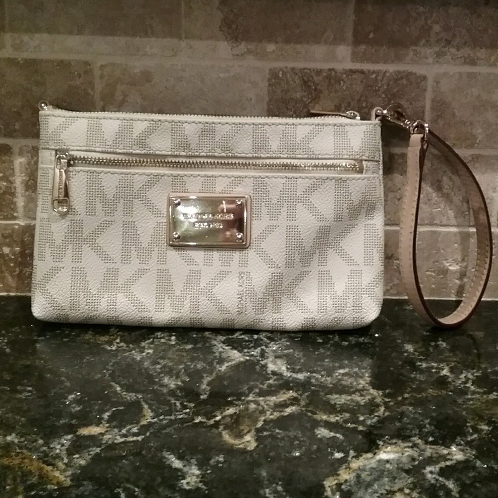 Authentic Michael Kors Large Wristlet